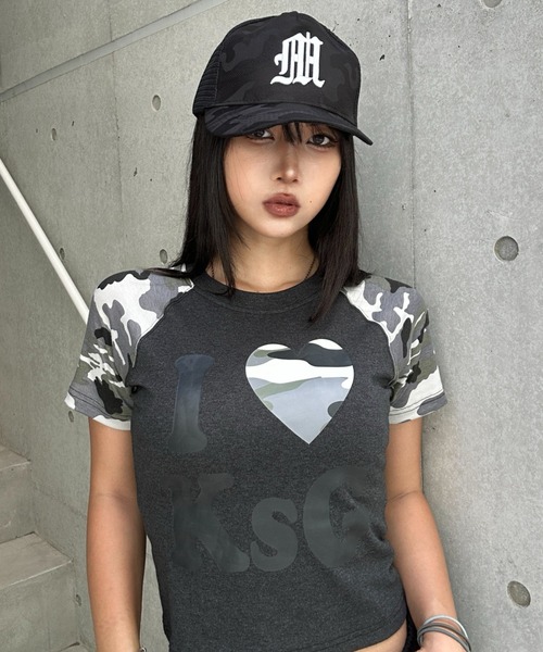 KsG(ケーエスジー)の「カモフラージュLOVEクロップドTシャツ(Tシャツ/カットソー・レディース・ホワイト/ブラック・SMALL/MEDIUM)」の5枚目の写真
