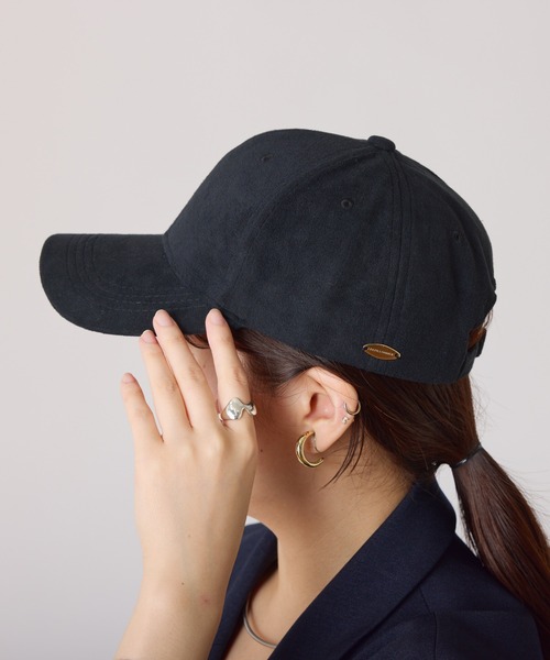 COLLAGE GALLARDAGALANTE（コラージュガリャルダガランテ）の「コットンフェイクスェードキャップ（キャップ・レディース・ブラック/オフホワイト・FREE）」の2枚目の写真