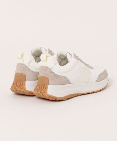 fitflop(フィットフロップ)の「F-MODE FLOW SUEDE-MIX FLATFORM SNEAKERS / F-MODE FLOW スエードミックス フラットフォーム スニーカー(スニーカー・レディース・ライトグレー/ベージュ/ブラック・23cm/24cm/25cm/24.5cm/22.5cm/23.5cm)」の4枚目の写真