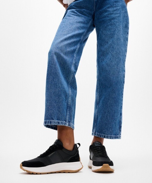 fitflop(フィットフロップ)の「F-MODE FLOW SUEDE-MIX FLATFORM SNEAKERS / F-MODE FLOW スエードミックス フラットフォーム スニーカー(スニーカー・レディース・ライトグレー/ベージュ/ブラック・23cm/24cm/25cm/24.5cm/22.5cm/23.5cm)」の2枚目の写真
