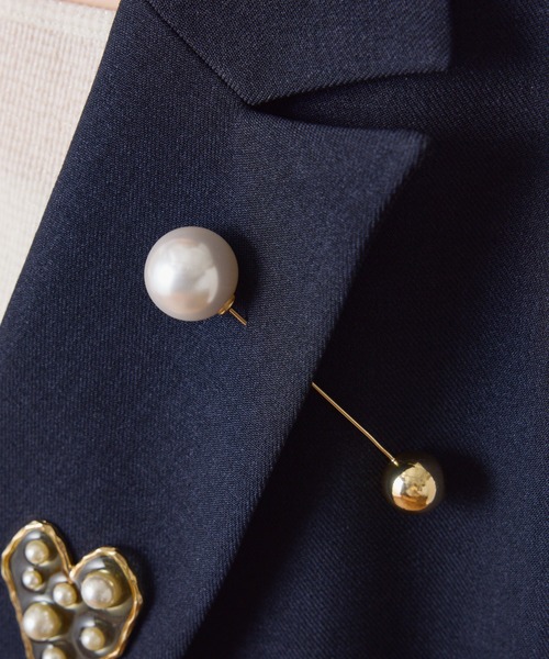 COLLAGE GALLARDAGALANTE（コラージュガリャルダガランテ）の「パールボールブローチ（ブローチ/コサージュ・レディース・ゴールド・FREE）」の2枚目の写真