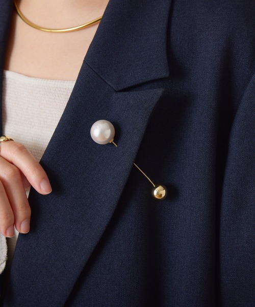 COLLAGE GALLARDAGALANTE（コラージュガリャルダガランテ）の「パールボールブローチ（ブローチ/コサージュ・レディース・ゴールド・FREE）」の3枚目の写真