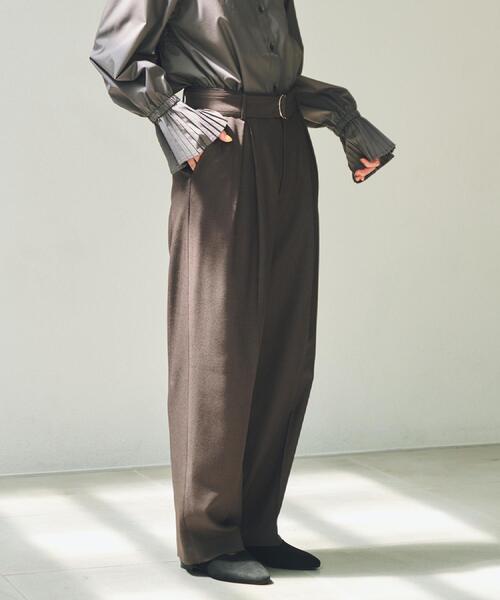 THE SHOP TK （ザ ショップ ティーケー ）の「ベルト付バレルパンツ【セットアップ可】/CAVIANシリーズ（その他パンツ・レディース・ネイビー/チャコールグレー/ブラウン系その他・13/12）」の2枚目の写真