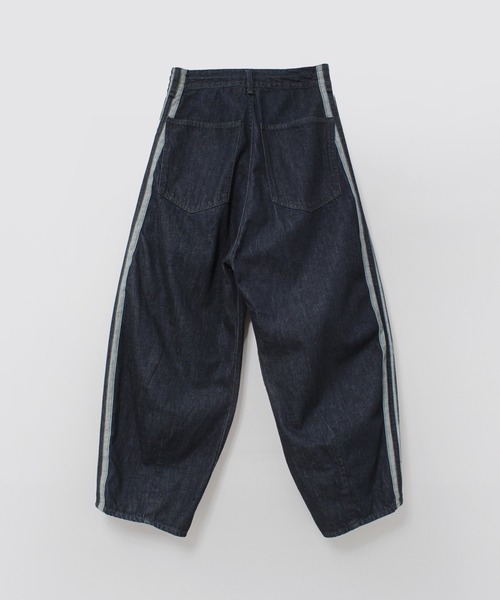 RNA（アールエヌエー）の「R4359 デニムトラックパンツ（デニムパンツ・レディース・ワンウォッシュ・MEDIUM）」の6枚目の写真