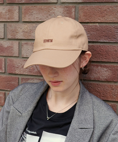 HAT MIKKE(ハットミッケ)の「【EDWIN/エドウィン】配色ロゴ刺しゅうキャップ(キャップ・レディース・グリーン/ピンク/ブラウン/ブラック/ネイビー/オレンジ/ベージュ/キナリ・フリー)」の1枚目の写真