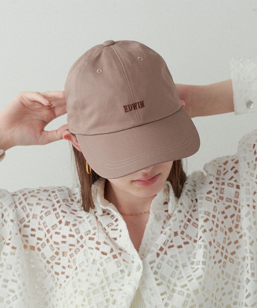 HAT MIKKE(ハットミッケ)の「【EDWIN/エドウィン】配色ロゴ刺しゅうキャップ(キャップ・レディース・グリーン/ピンク/ブラウン/ブラック/ネイビー/オレンジ/ベージュ/キナリ・フリー)」の4枚目の写真