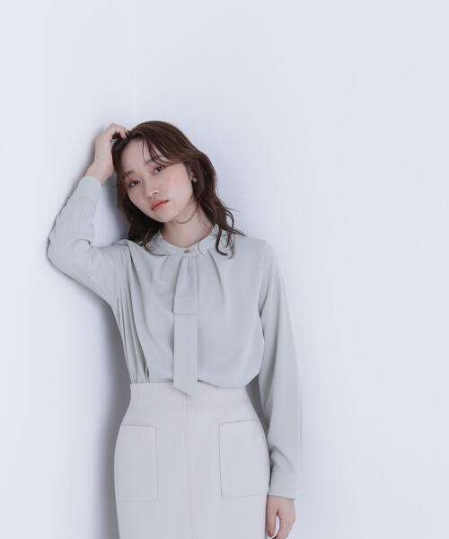 NATURAL BEAUTY BASIC（ナチュラルビューティーベーシック）の「◇タックナロータイブラウス（シャツ/ブラウス・レディース・ブラウン/ライトグリーン/ブルー・SMALL/MEDIUM）」の22枚目の写真