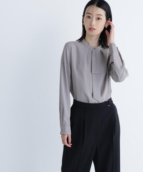 NATURAL BEAUTY BASIC（ナチュラルビューティーベーシック）の「◇タックナロータイブラウス（シャツ/ブラウス・レディース・ブラウン/ライトグリーン/ブルー・SMALL/MEDIUM）」の2枚目の写真