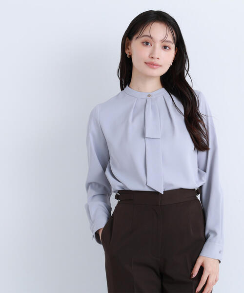 NATURAL BEAUTY BASIC（ナチュラルビューティーベーシック）の「◇タックナロータイブラウス（シャツ/ブラウス・レディース・ブラウン/ライトグリーン/ブルー・SMALL/MEDIUM）」の3枚目の写真