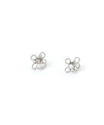LAKOLE（ラコレ）の「透かしフラワー樹脂ポストピアス / 592924（ピアス（両耳用）・レディース）」