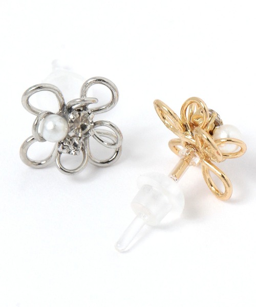 LAKOLE(ラコレ)の「透かしフラワー樹脂ポストピアス / 592924(ピアス(両耳用)・レディース・その他1/その他2・FREE)」の3枚目の写真