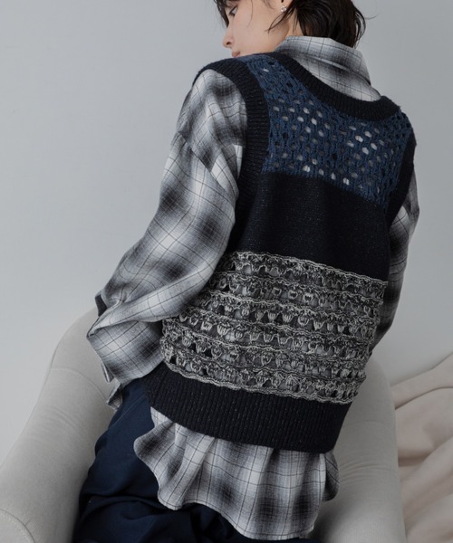 VACANCY(ヴァカンシー)の「メッシュ編みミックス配色ニットベスト(ベスト・レディース・ブラック/ボルドー・FREE)」の12枚目の写真