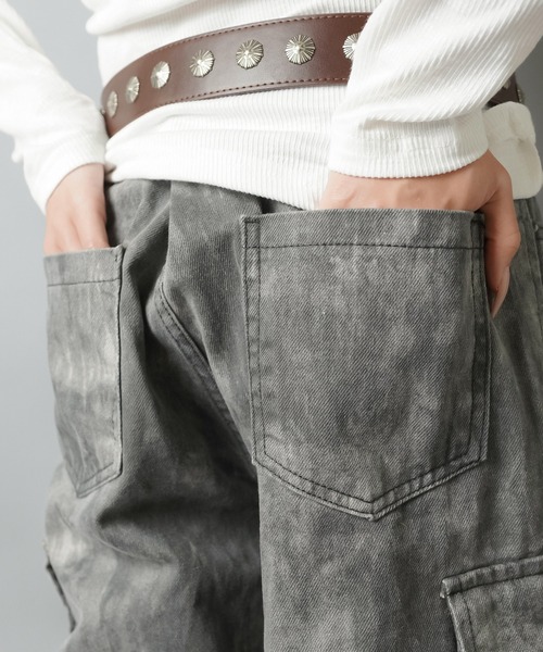 SPINNS(スピンズ)の「ツイルワイドカーゴパンツ/ムラ染め/2サイズ展開(カーゴパンツ・レディース・ブラック/グレー・M/S)」の8枚目の写真