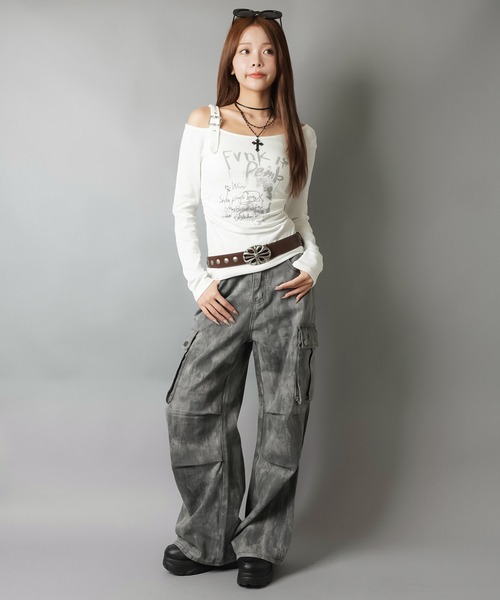 SPINNS(スピンズ)の「ツイルワイドカーゴパンツ/ムラ染め/2サイズ展開(カーゴパンツ・レディース・ブラック/グレー・M/S)」の9枚目の写真