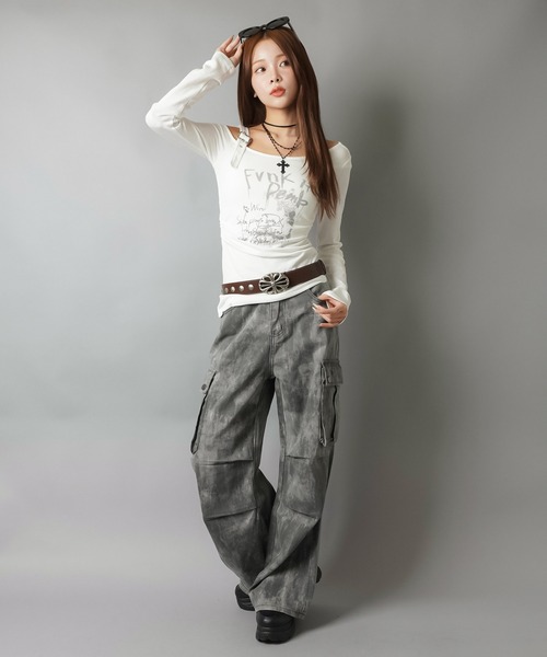 SPINNS(スピンズ)の「ツイルワイドカーゴパンツ/ムラ染め/2サイズ展開(カーゴパンツ・レディース・ブラック/グレー・M/S)」の10枚目の写真