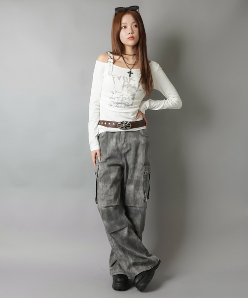 SPINNS(スピンズ)の「ツイルワイドカーゴパンツ/ムラ染め/2サイズ展開(カーゴパンツ・レディース・ブラック/グレー・M/S)」の11枚目の写真