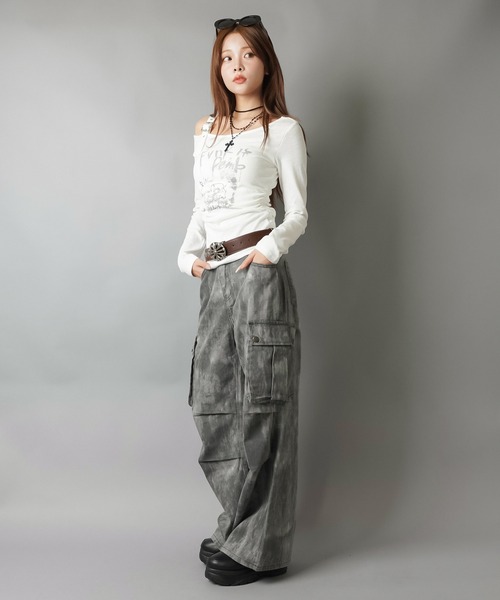 SPINNS(スピンズ)の「ツイルワイドカーゴパンツ/ムラ染め/2サイズ展開(カーゴパンツ・レディース・ブラック/グレー・M/S)」の12枚目の写真