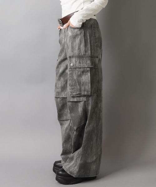 SPINNS(スピンズ)の「ツイルワイドカーゴパンツ/ムラ染め/2サイズ展開(カーゴパンツ・レディース・ブラック/グレー・M/S)」の5枚目の写真