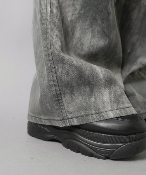 SPINNS(スピンズ)の「ツイルワイドカーゴパンツ/ムラ染め/2サイズ展開(カーゴパンツ・レディース・ブラック/グレー・M/S)」の16枚目の写真