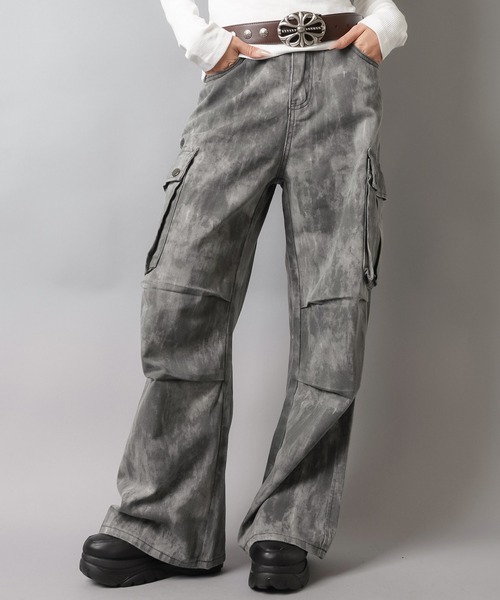 SPINNS(スピンズ)の「ツイルワイドカーゴパンツ/ムラ染め/2サイズ展開(カーゴパンツ・レディース・ブラック/グレー・M/S)」の3枚目の写真