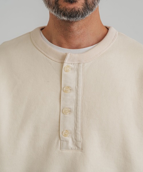 quadro（クオドロ）の「裏毛ナッピング起毛布帛切替ヘンリーネックP/O（Tシャツ/カットソー・メンズ・チャコール/ブラック/キナリ・LARGE/MEDIUM）」の21枚目の写真