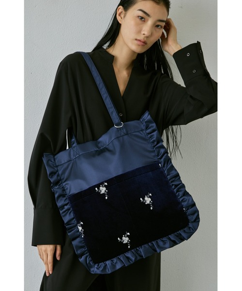 un/neu(アンノイ)の「刺繍ベロアフリル2ポケットトート / A4、14インチのPC収納可能(トートバッグ・レディース・チャコールグレー/ブラック/ネイビー・FREE)」の10枚目の写真