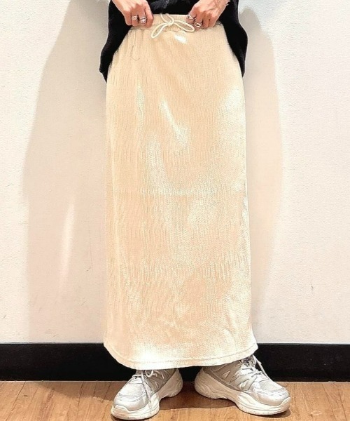 Right-on（ライトオン）の「【HONEYSUCKLE ROSE】ベロア楊柳タイトスカート（楊柳/ベロア/タイトスカート/洗練/シルエット）（スカート・レディース・オフホワイト/カーキブラウン/ブラック・S/M/L）」の9枚目の写真