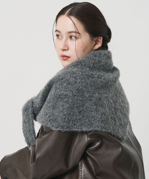 BEAUTY&YOUTH UNITED ARROWS（ビューティーアンドユースユナイテッドアローズ）の「トライアングル マフラー（マフラー・レディース・ベージュ/ダークグレー・FREE）」の2枚目の写真