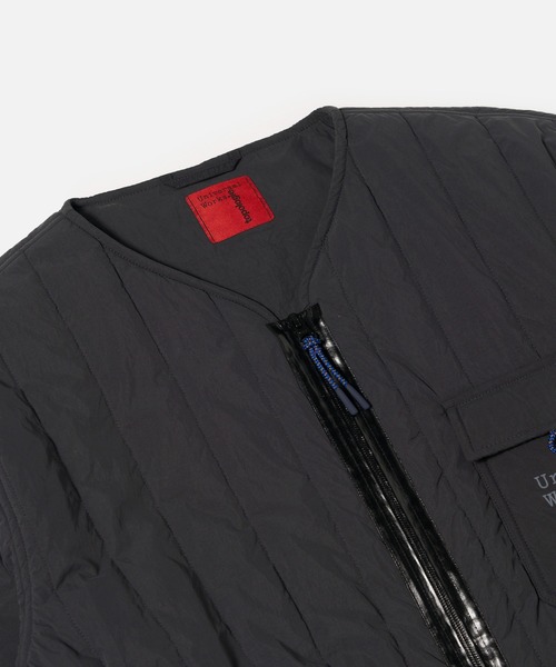 Universal Works（ユニバーサルワークス）の「Topologie X Universal Works Quilted Liner Jacket / Charcoal（ナイロンジャケット・レディース・チャコール・X-SMALL/SMALL/MEDIUM）」の3枚目の写真