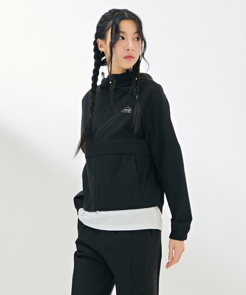 CHASECULT（チェイスカルト）の「女性スポーティブフードジップアップ-DBRG4172C03（パーカー・レディース・ブラック・85/90/95）」の4枚目の写真