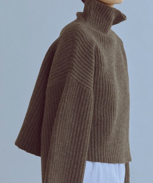 EN NEUME(エンノイム)の「Modern Wide Silhouette Knit(ニット/セーター・レディース・ブラウン/ブラック/ブルー・FREE)」の5枚目の写真