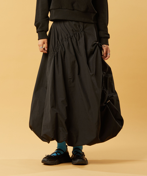 KOLEAT（コレット）の「バルーンシャーリングストラップロングスカート[ブラック]（スカート・レディース・その他・SMALL/MEDIUM）」の2枚目の写真