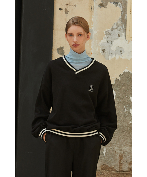 ANOETIC(アノエティック)の「V-NECK OVER FIT SWEATSHIRT_BLACK(スウェット・レディース・ブラック・FREE)」の1枚目の写真