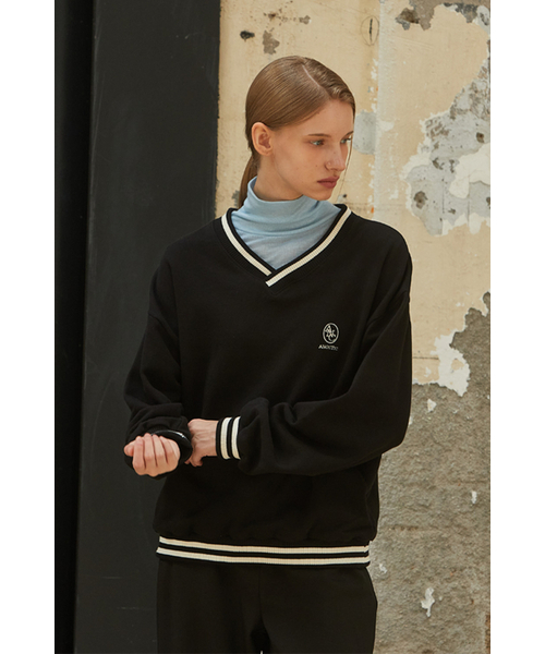 ANOETIC(アノエティック)の「V-NECK OVER FIT SWEATSHIRT_BLACK(スウェット・レディース・ブラック・FREE)」の3枚目の写真
