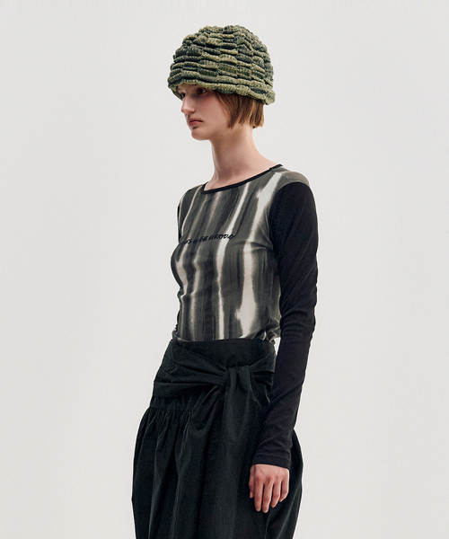 KIMZISU(キムジス)の「Mono Graphic LS T-shirt _ GREY(Tシャツ/カットソー・レディース・チャコールグレー・SMALL/MEDIUM)」の3枚目の写真