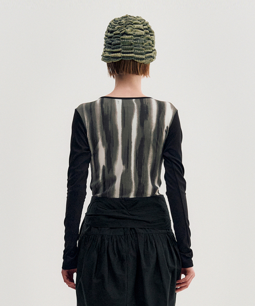 KIMZISU(キムジス)の「Mono Graphic LS T-shirt _ GREY(Tシャツ/カットソー・レディース・チャコールグレー・SMALL/MEDIUM)」の4枚目の写真