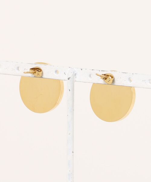 ieLS(イエルズ)の「金属アレルギー対応「ieLS」ステンレス ビッグパールピアス(ピアス(両耳用)・レディース・ゴールド・ONE SIZE)」の4枚目の写真