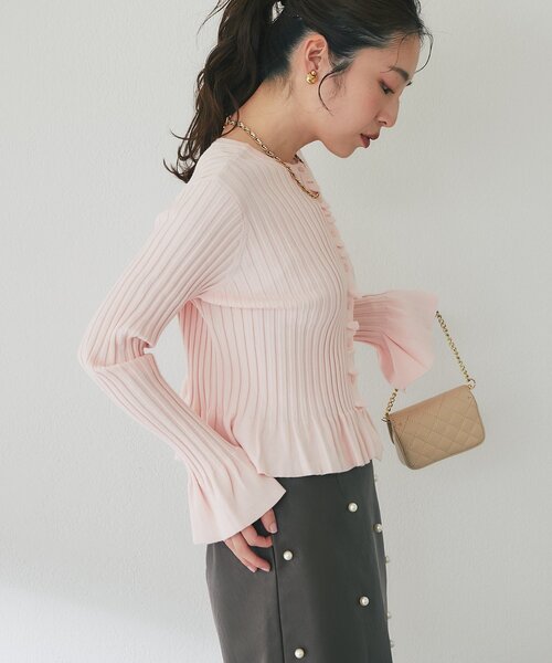 La boutique BonBon(ラブティックボンボン)の「【春まで使える!】フリルリブニットカーディガン(カーディガン/ボレロ・レディース・ピンク/ホワイト/ライトグレー・FREE)」の5枚目の写真