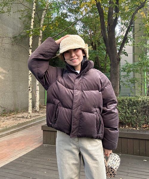COMONINOZ（コモニノズ）の「W CORDUROY SHORT PUFFER [CHARCOAL]（ダウンジャケット/コート・レディース・チャコール・FREE）」の3枚目の写真