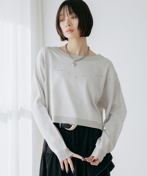 PAGEBOY（ページボーイ）の「スタッズルーズネックプルオーバー（ニット/セーター・レディース・ブラック/オフホワイト/ブルー/チャコールグレー・FREE）」の2枚目の写真