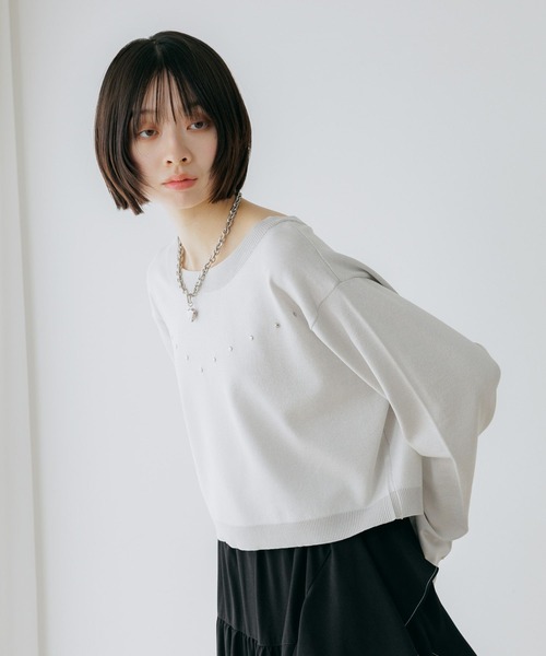 PAGEBOY（ページボーイ）の「スタッズルーズネックプルオーバー（ニット/セーター・レディース・ブラック/オフホワイト/ブルー/チャコールグレー・FREE）」の11枚目の写真