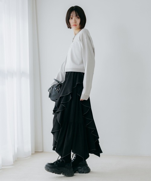 PAGEBOY（ページボーイ）の「スタッズルーズネックプルオーバー（ニット/セーター・レディース・ブラック/オフホワイト/ブルー/チャコールグレー・FREE）」の7枚目の写真