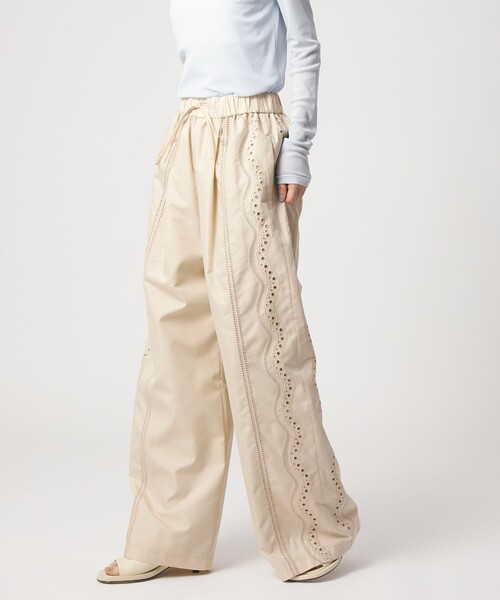 EMMEL REFINES（エメルリファインズ）の「＜EMMEL REFINES＞EM カットワーク シシュウ パンツ（その他パンツ・レディース・ナチュラル/ホワイト・M/S）」の3枚目の写真