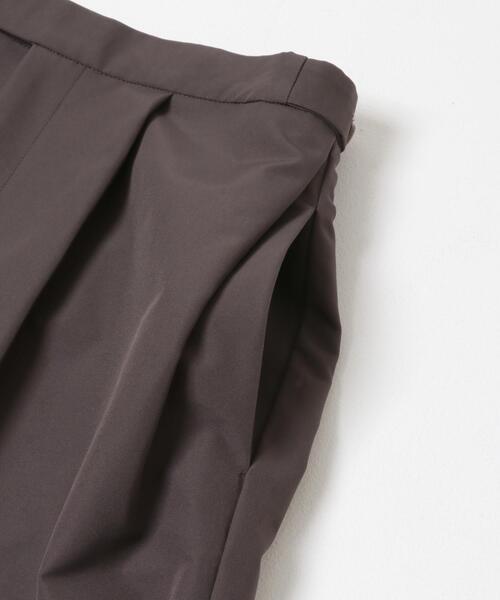 URBAN RESEARCH ROSSO WOMEN（アーバンリサーチ　ロッソ）の「タックデザインショートパンツ（その他パンツ・レディース・ブラック/ブラウン・36/38）」の6枚目の写真