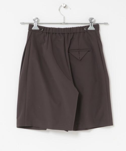 URBAN RESEARCH ROSSO WOMEN（アーバンリサーチ　ロッソ）の「タックデザインショートパンツ（その他パンツ・レディース・ブラック/ブラウン・36/38）」の7枚目の写真
