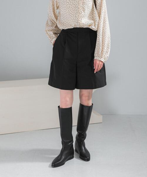 URBAN RESEARCH ROSSO WOMEN（アーバンリサーチ　ロッソ）の「タックデザインショートパンツ（その他パンツ・レディース・ブラック/ブラウン・36/38）」の11枚目の写真