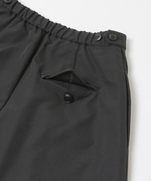 URBAN RESEARCH ROSSO WOMEN（アーバンリサーチ　ロッソ）の「タックデザインショートパンツ（その他パンツ・レディース・ブラック/ブラウン・36/38）」の14枚目の写真