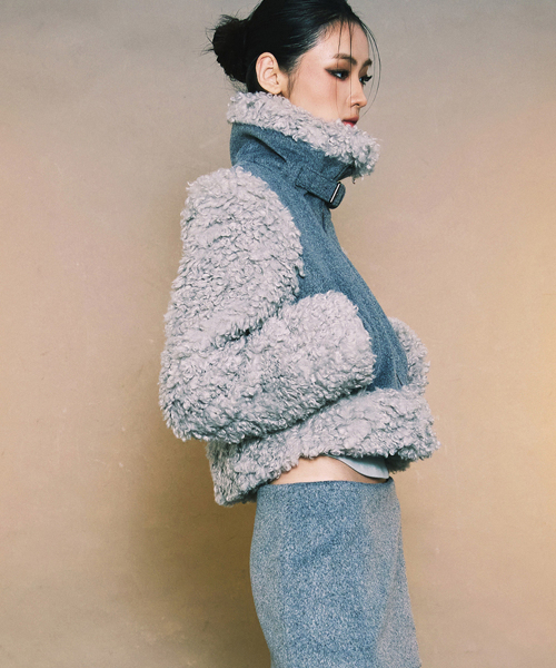 A.R.U(エイアールユー)の「BUCKLE SHORT COAT(チェスターコート・レディース・グレー/ピンク・FREE)」の4枚目の写真