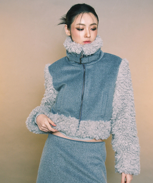 A.R.U(エイアールユー)の「BUCKLE SHORT COAT(チェスターコート・レディース・グレー/ピンク・FREE)」の3枚目の写真