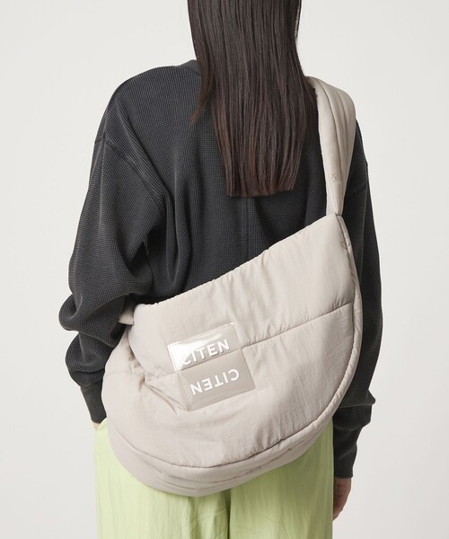 CITEN（シテン）の「＜CITEN＞ハーフムーンビッグショルダー（ショルダーバッグ・レディース・ブラック/ライトグレー/ケリーグリーン・FREE）」の2枚目の写真
